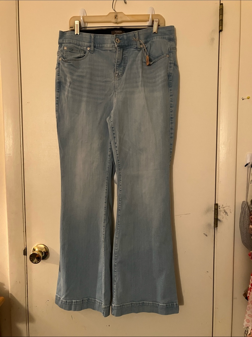 Torrid Size 16R Bombshell Flare Lt Blue Jeans Premium Stretch